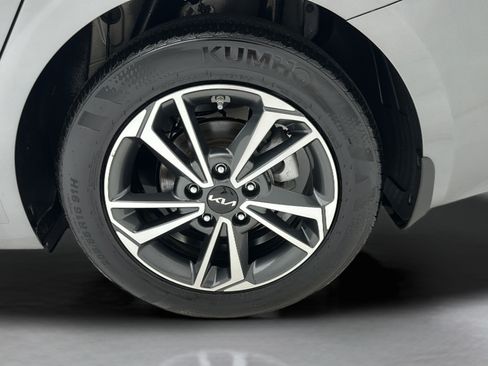 Used 2024 Kia Forte LXS w/ LXS Technology Package FWD image 8