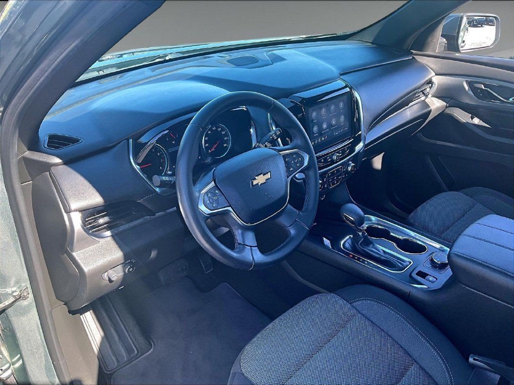 Used 2023 Chevrolet Traverse LT AWD/4WD image 8