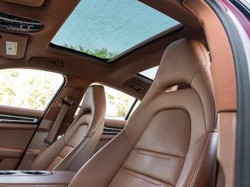 Used 2023 Porsche Panamera 4 image 13