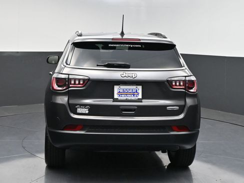 Used 2022 Jeep Compass Latitude AWD/4WD image 6