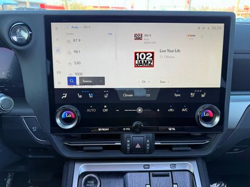 Used 2024 Lexus GX 550 image 17