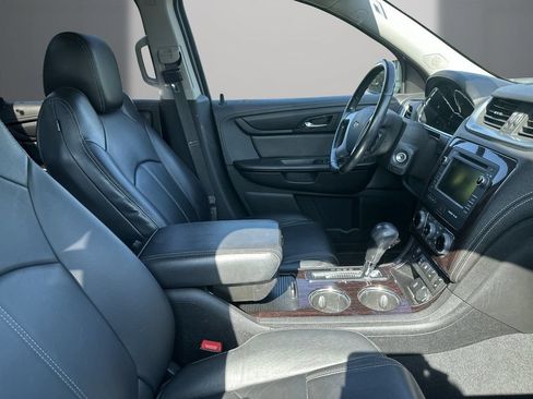 Used 2017 Chevrolet Traverse LT FWD image 11