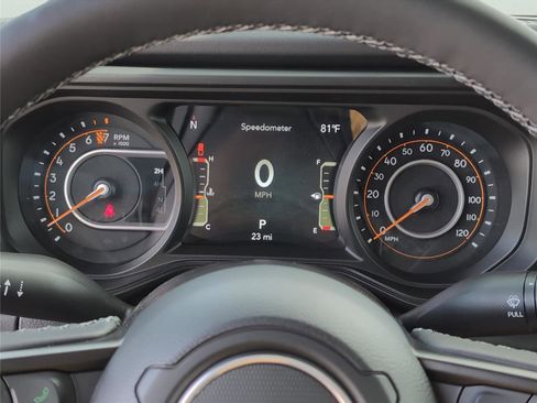 Used 2025 Jeep Gladiator Rubicon w/ Safety Group AWD/4WD image 20