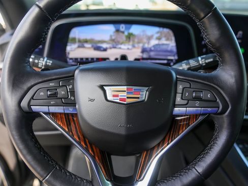 Used 2024 Cadillac Escalade Premium Luxury image 12