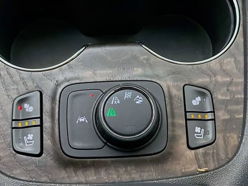 Used 2022 GMC Acadia Denali w/ Denali Technology Package image 24