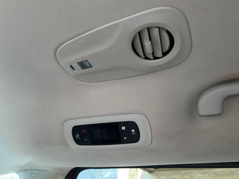 Used 2021 Chrysler Voyager Lxi FWD image 23