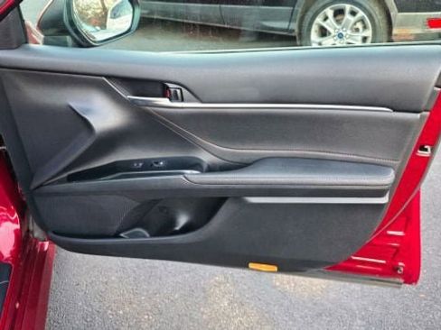 Used 2018 Toyota Camry XLE image 37