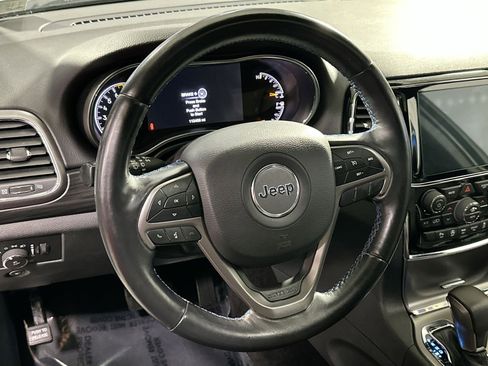 Used 2019 Jeep Grand Cherokee Laredo image 18