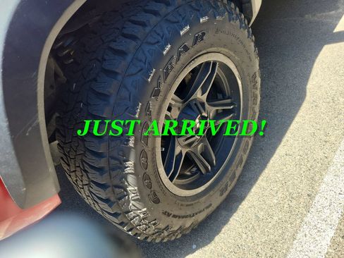 Used 2020 Toyota Tacoma TRD Off-Road w/ TRD Premium Off Road Package AWD/4WD image 4