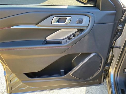 Used 2025 Ford Explorer ST image 13