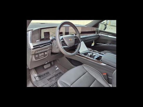 New 2026 Cadillac Escalade ESV Luxury w/ LPO, Radiant Package AWD/4WD image 13