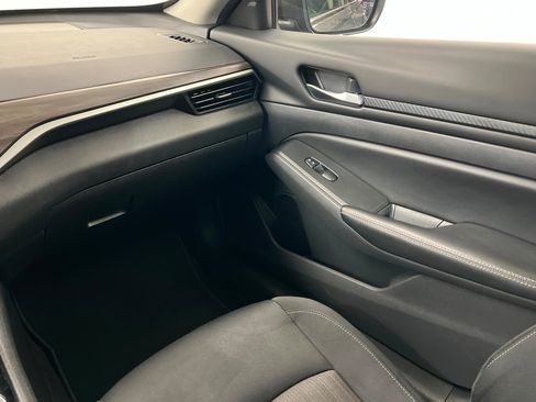 Used 2024 Nissan Altima 2.5 SV image 11