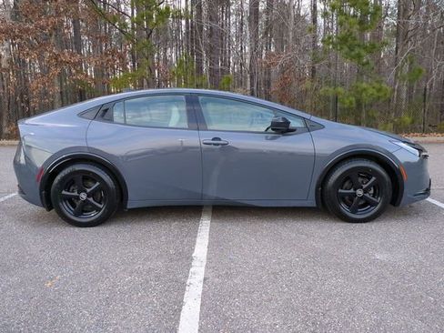 Used 2023 Toyota Prius XLE image 3