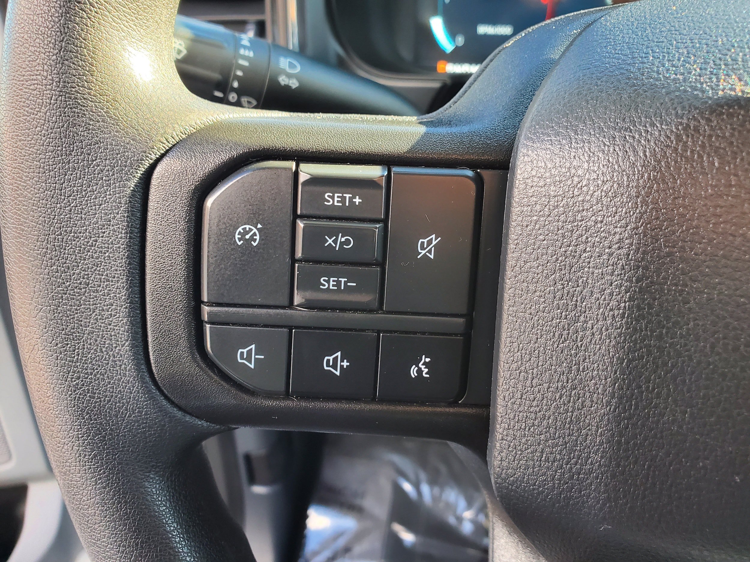 Used 2024 Ford F350 XLT w/ Black Appearance Package AWD/4WD image 16