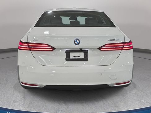 Certified 2025 BMW i5 eDrive40i w/ Premium Package RWD image 6