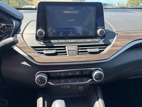 Used 2025 Nissan Altima 2.5 SV image 17