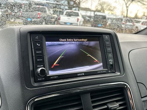 Used 2019 Dodge Grand Caravan SXT image 16