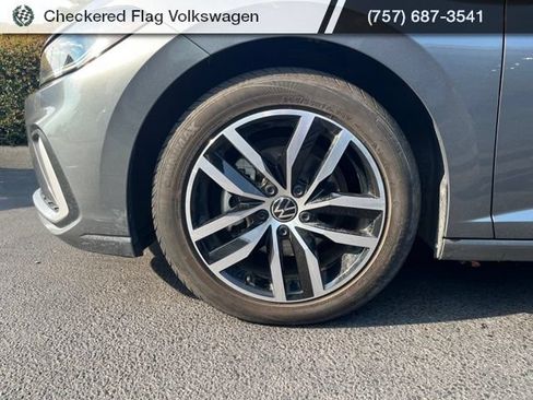 Used 2025 Volkswagen Jetta SE FWD image 5