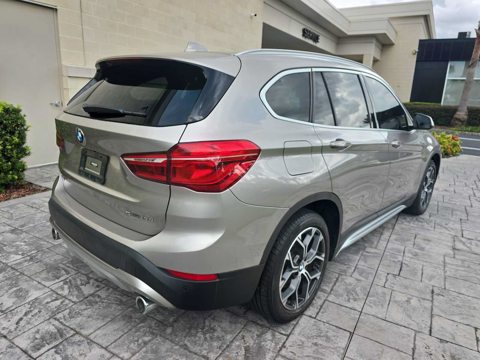 Used 2021 BMW X1 sDrive28i w/ Convenience Package FWD image 3