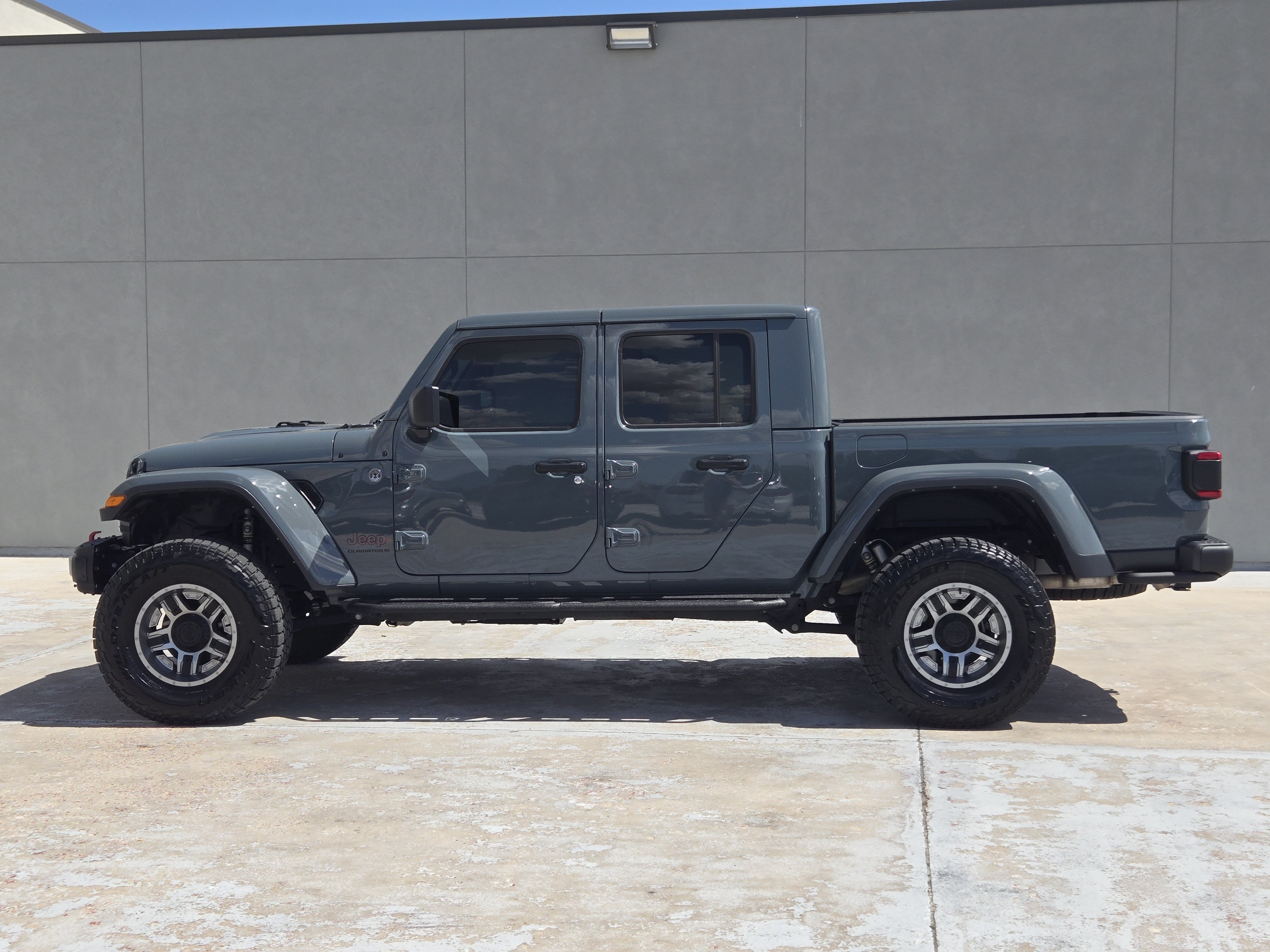 Used 2025 Jeep Gladiator Rubicon AWD/4WD image 5