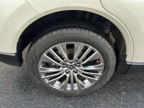 Used 2021 Toyota Venza Limited image 34