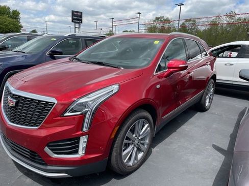 Used 2025 Cadillac XT5 Premium Luxury w/ Technology Package AWD/4WD image 3