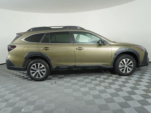 Used 2023 Subaru Outback Premium image 8