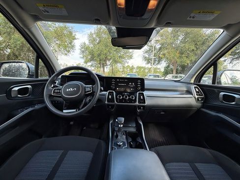 Used 2023 Kia Sorento LX FWD image 18
