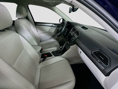 Used 2024 Volkswagen Tiguan SE FWD image 32