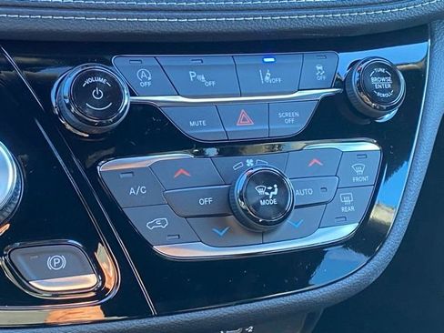 New 2026 Chrysler Pacifica Select w/ S Appearance Package FWD image 23