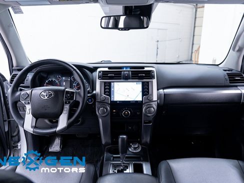 Used 2021 Toyota 4Runner SR5 Premium image 7