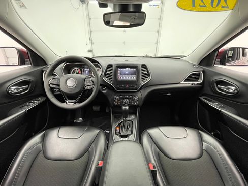 Used 2021 Jeep Cherokee Latitude Plus FWD image 3