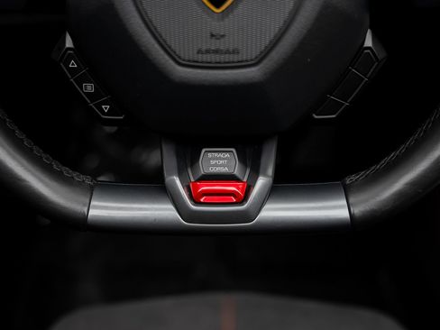 Used 2017 Lamborghini Huracan LP 580-2 RWD image 38
