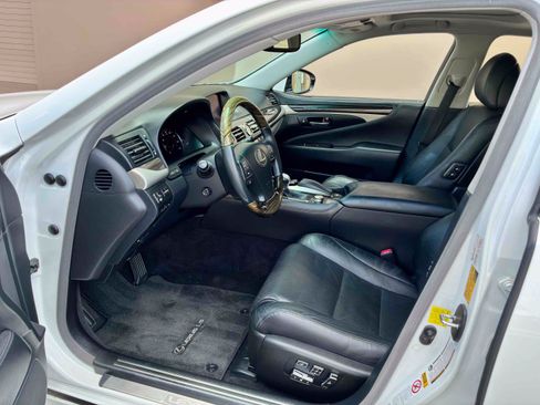 Used 2014 Lexus LS 460 AWD w/ Comfort Package image 39