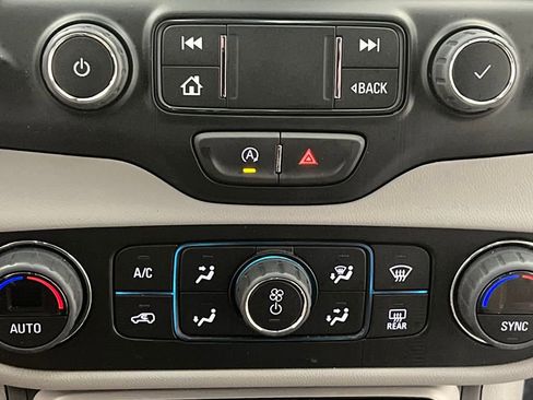 Used 2024 GMC Terrain SLT image 50