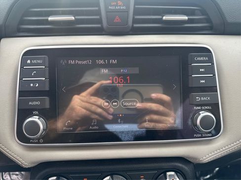 Used 2020 Nissan Versa SV FWD image 11