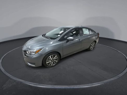 Used 2025 Nissan Versa SV image 4