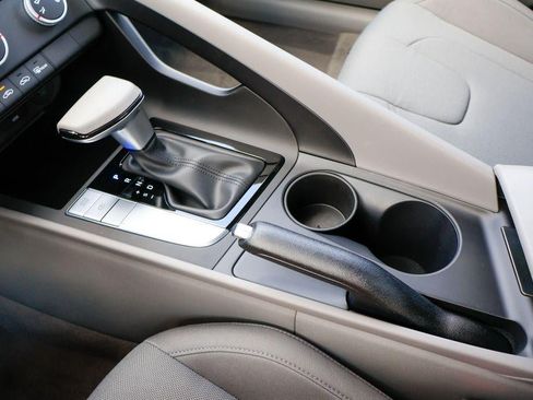 New 2026 Hyundai Elantra SE FWD image 17
