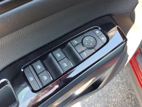 Used 2024 Nissan Pathfinder SL w/ Cargo Package image 11