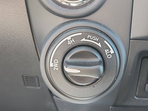 Certified 2024 Nissan Titan SV w/ SV Convenience Package image 22