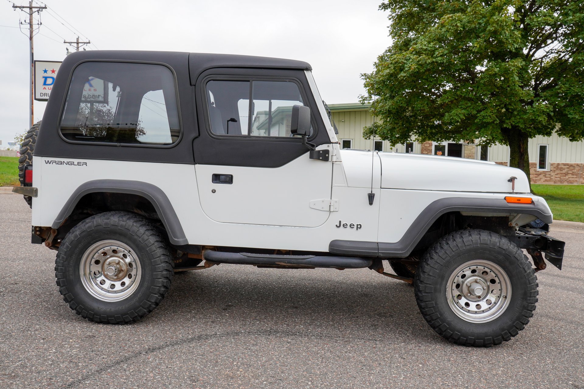 Used 1992 Jeep Wrangler 4WD image 2