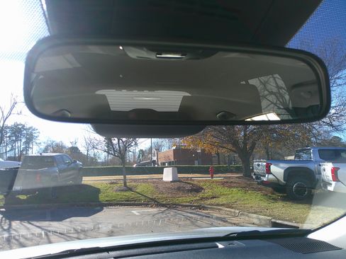 Used 2025 Toyota Corolla Cross L image 28