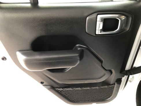 Used 2022 Jeep Wrangler Unlimited Rubicon w/ Steel Bumper Group image 12