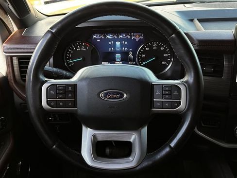 Used 2022 Ford Expedition Limited image 13