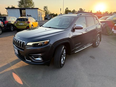 Used 2020 Jeep Cherokee Latitude Plus w/ Cold Weather Group AWD/4WD image 5