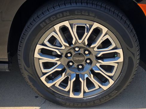 Used 2024 GMC Yukon Denali Ultimate AWD/4WD image 7