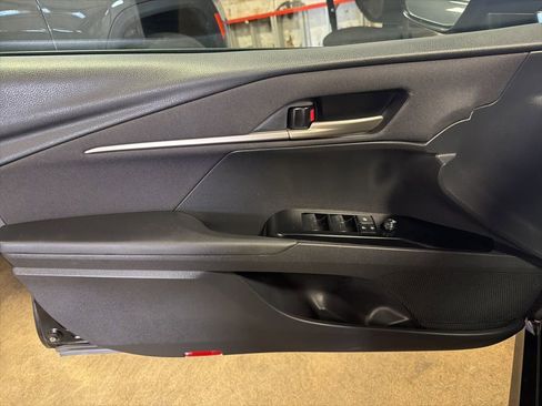 Used 2025 Toyota Camry LE image 11