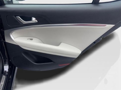 Used 2025 Genesis G70 2.5T image 42