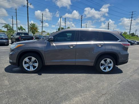 Used 2014 Toyota Highlander Limited w/ Driver Technology Package FWD image 6