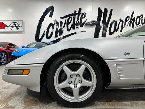 Used 1996 Chevrolet Corvette Coupe RWD image 24